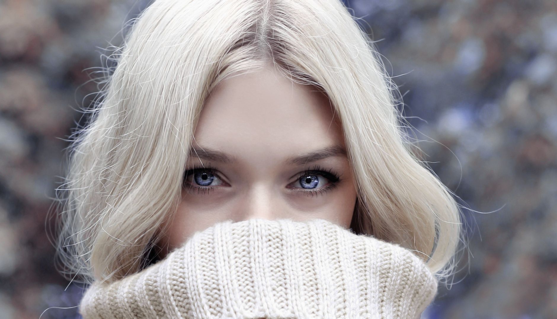 A close-up portrait of a blonde woman in winter attire, emphasizing her eyes. — Chicken Road Guide