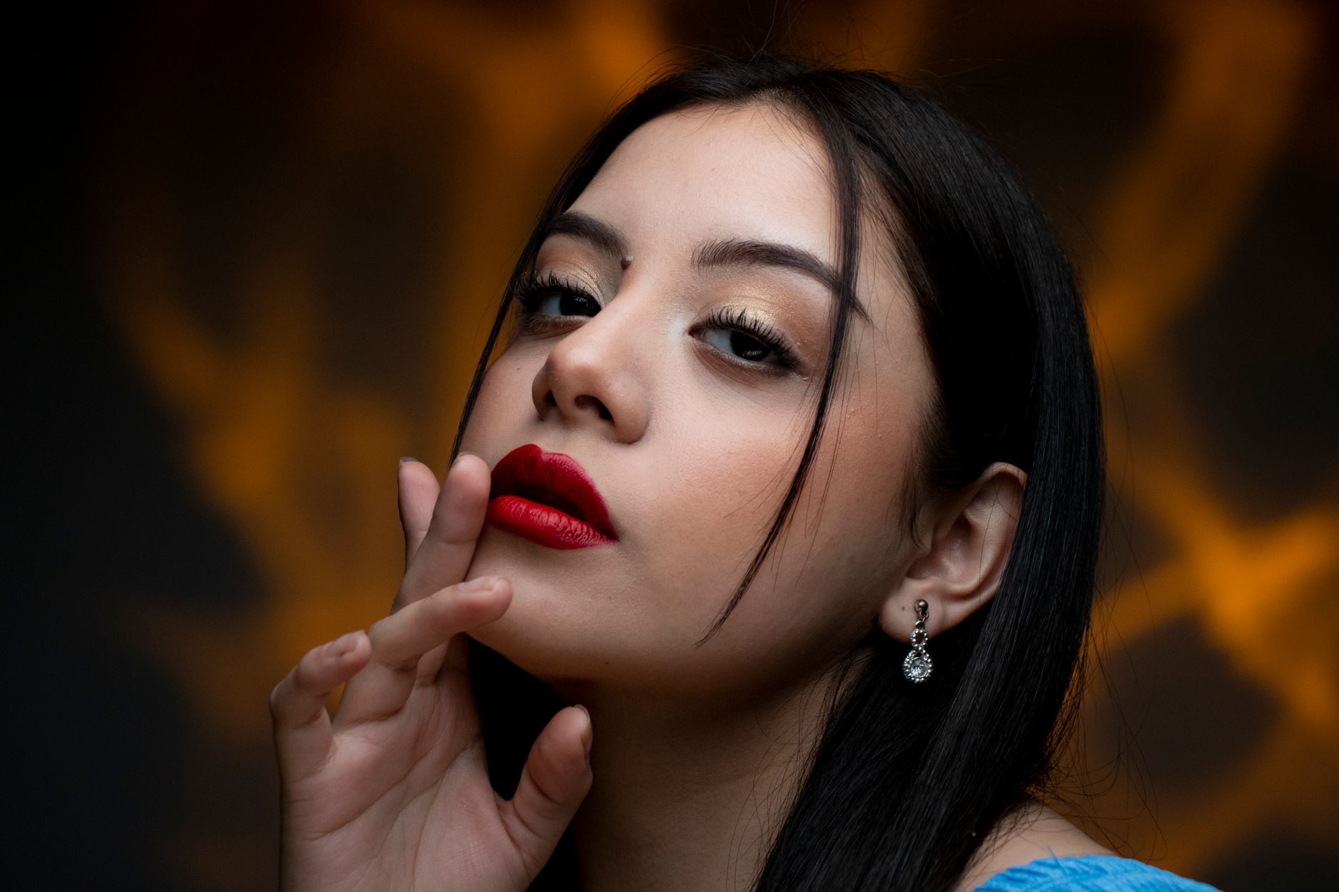 Close-up portrait of a woman with bold red lipstick and elegant earrings. — Olymp Casino Online tez-tez veriln suallar v cava